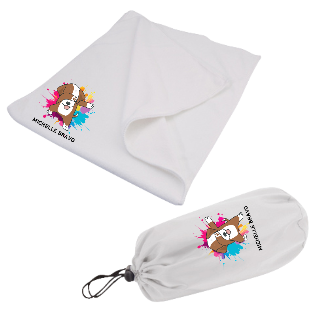 TOALLA CON ELÁSTICO + BOLSITO PARA UTILES DE ASEO PERSONALIZADO