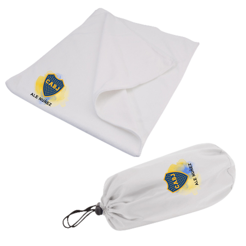 TOALLA CON ELÁSTICO + BOLSITO PARA UTILES DE ASEO PERSONALIZADO