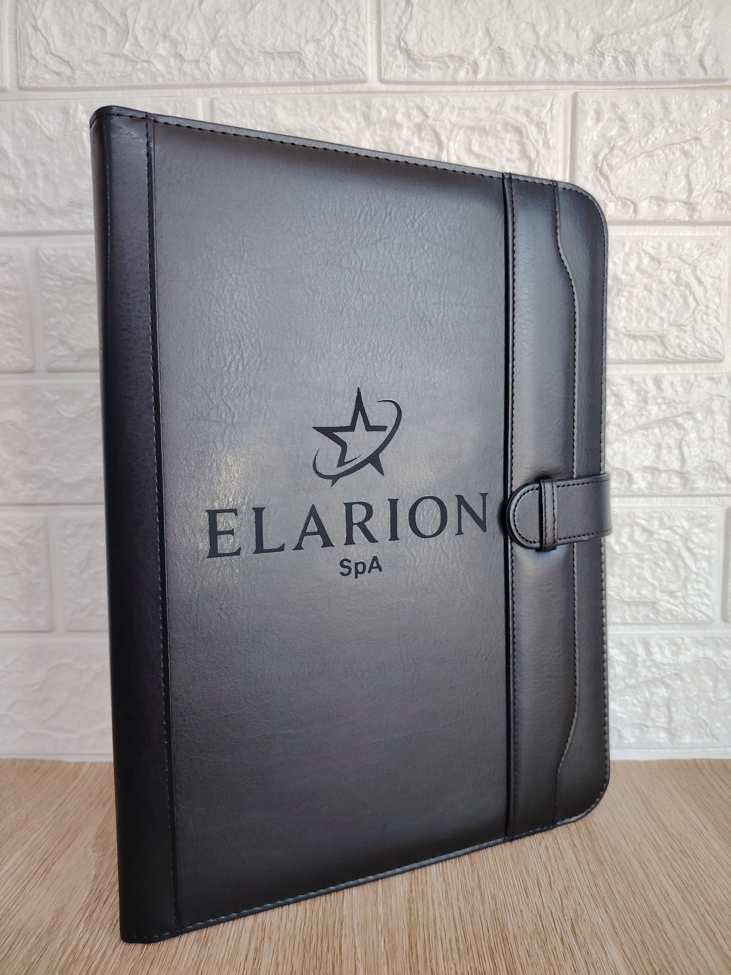 Carpeta de ecocuero Negro con accesorios