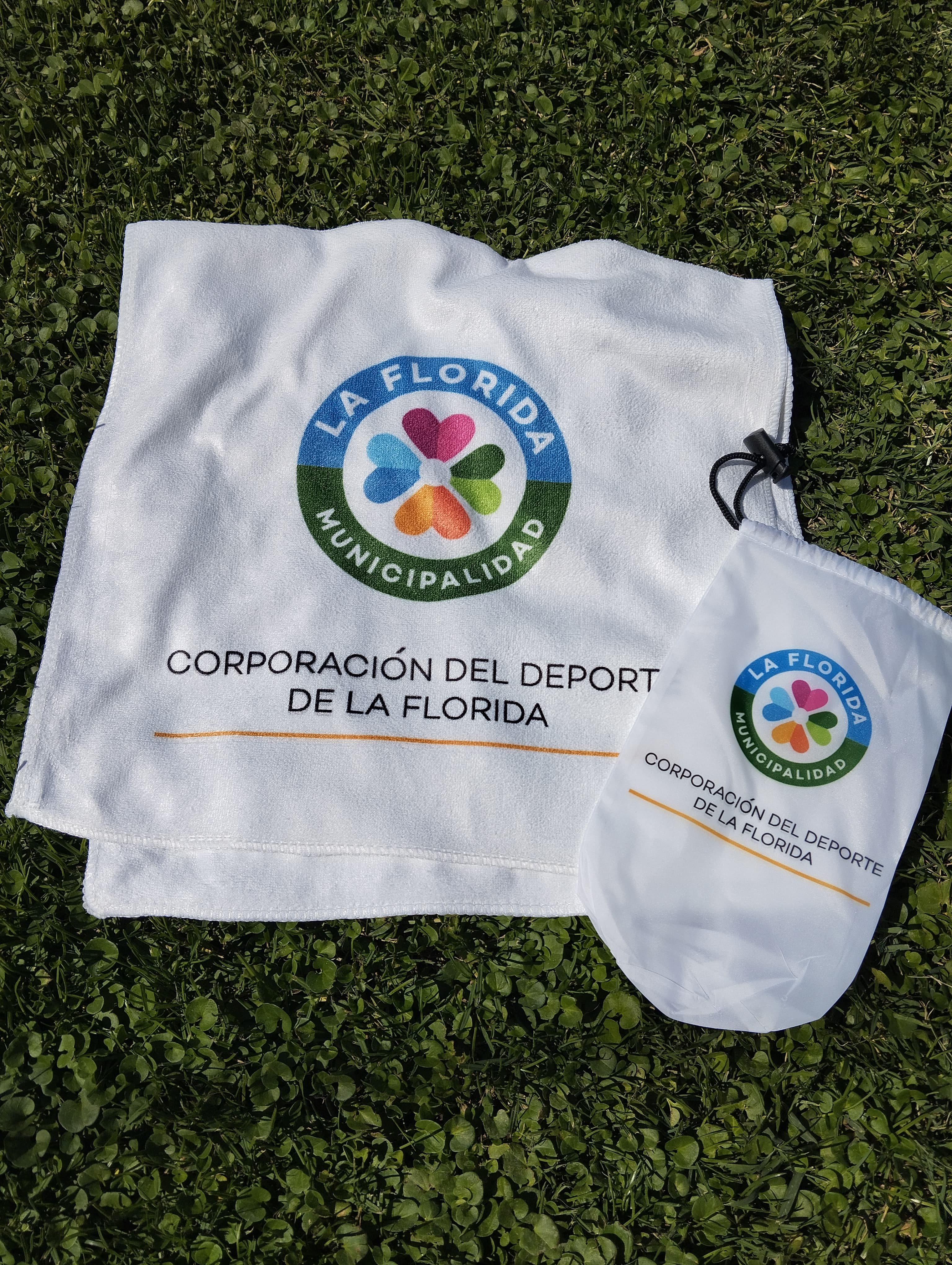 PACK DEPORTIVO TOALLA + BOTELLA PERSONALIZADOS
