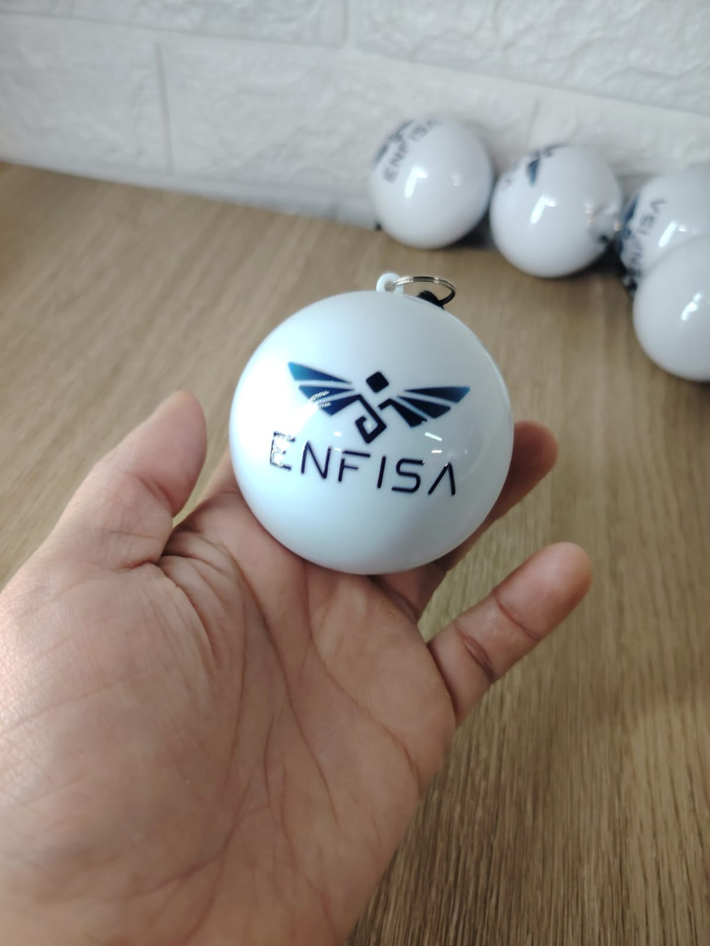 Capas de Agua con esfera colgante