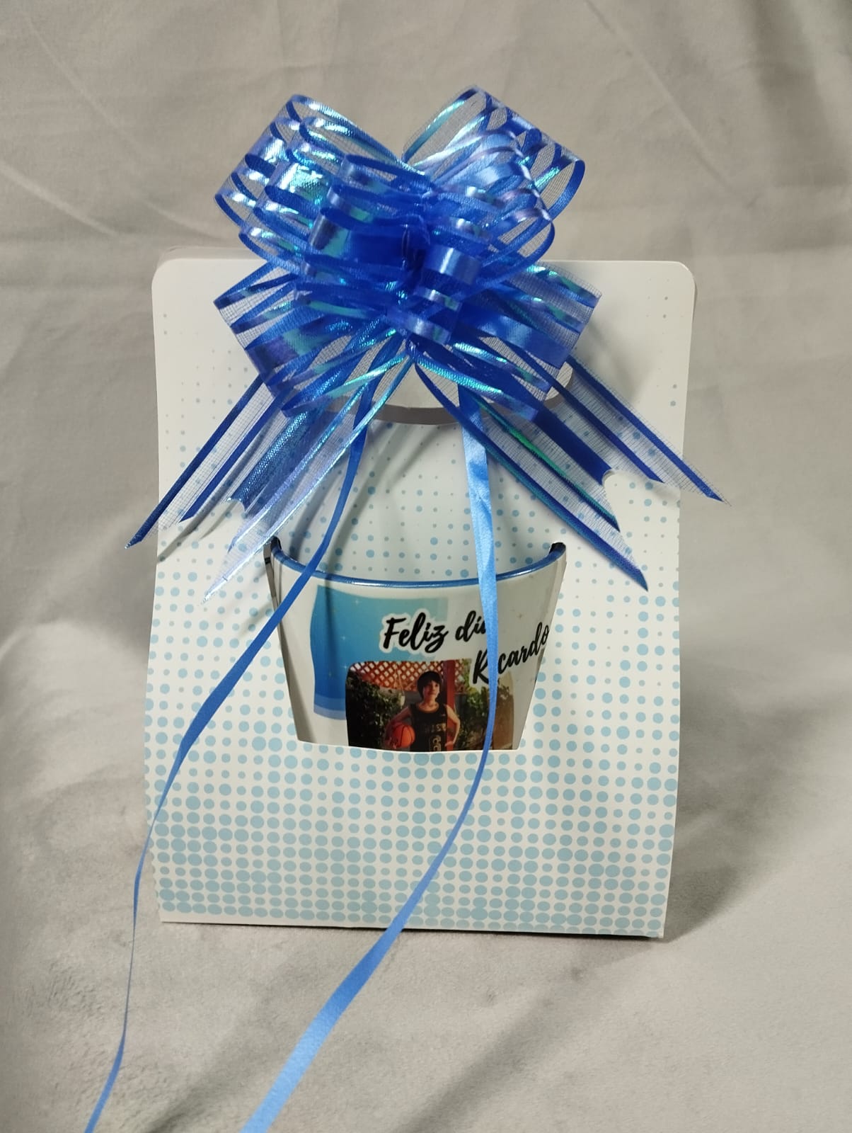 Envoltorio para taza, cinta y tarjeta de regalo