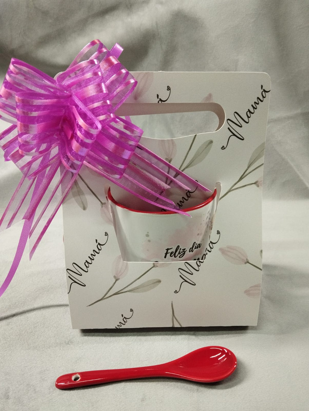 Envoltorio para taza, cinta y tarjeta de regalo