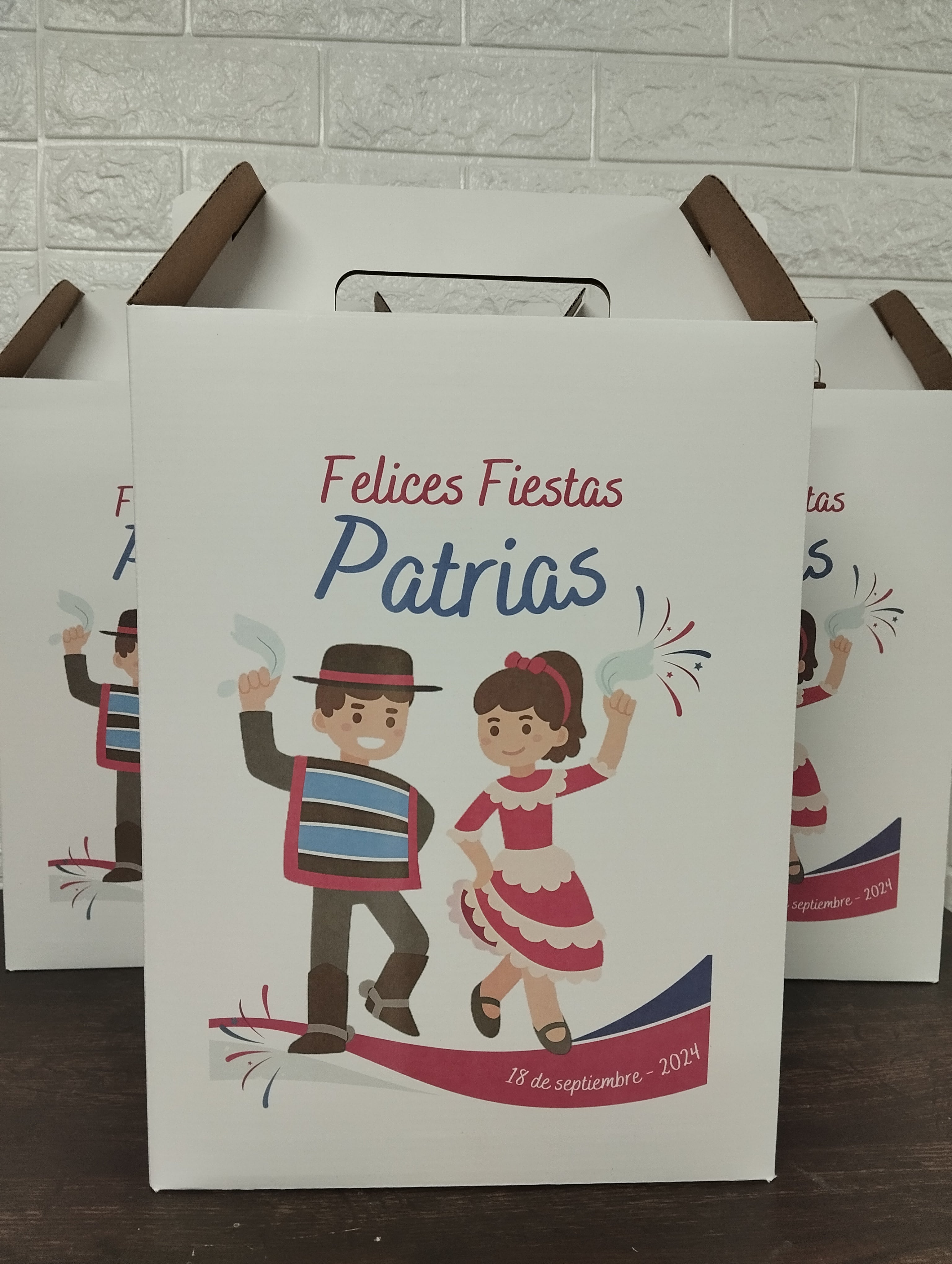 CAJA AUTOARMABLE PARA 3 BOTELLAS DE VINO