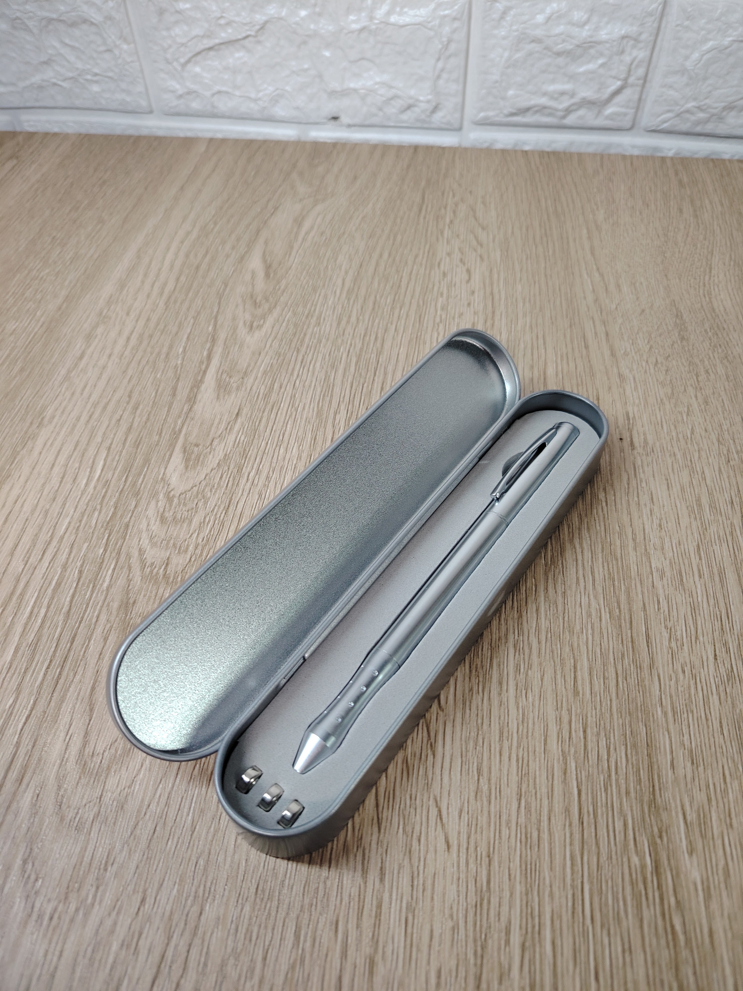 Estuche Metálico para Bolígrafo