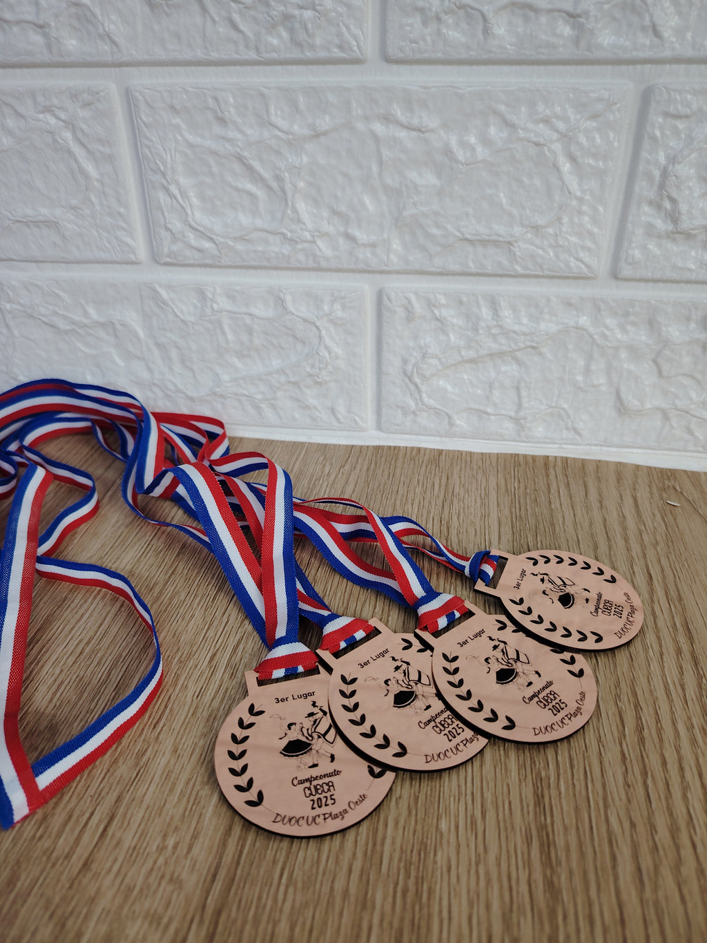 MEDALLAS DE ACRILICO GRABADO LASER