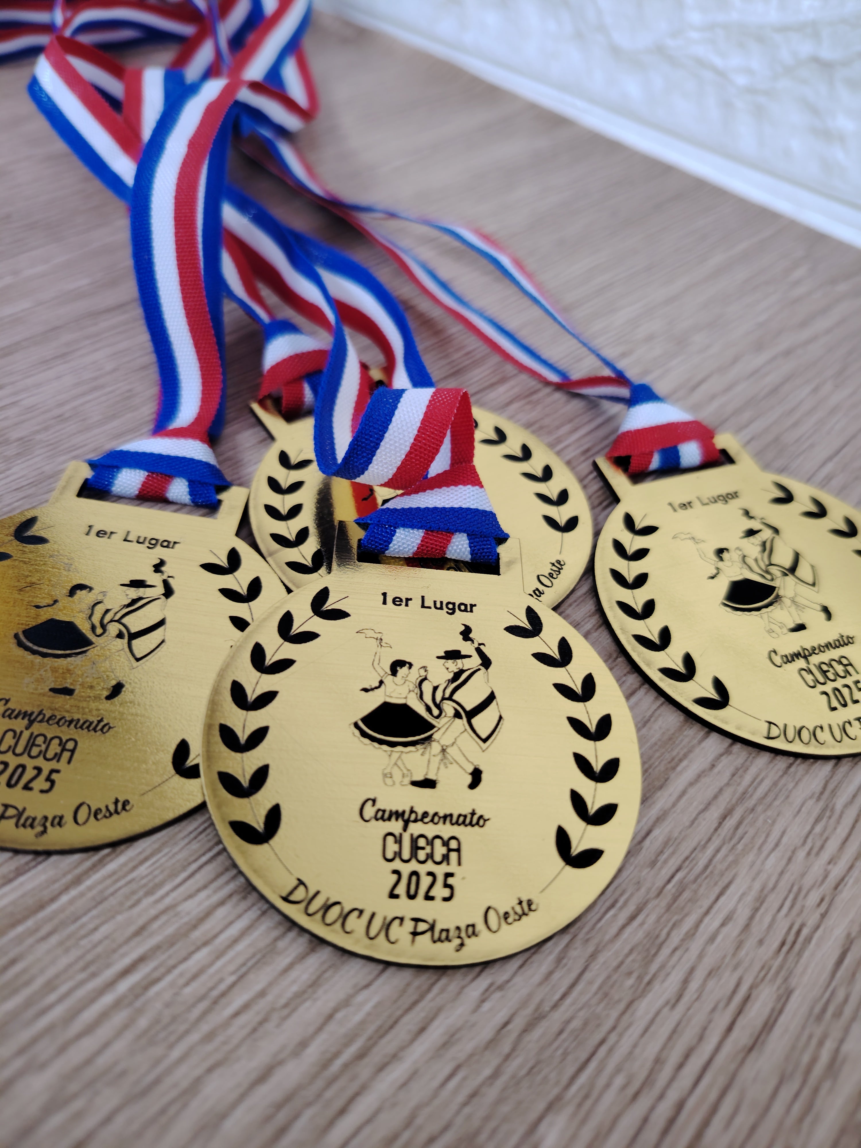 MEDALLAS DE ACRILICO GRABADO LASER