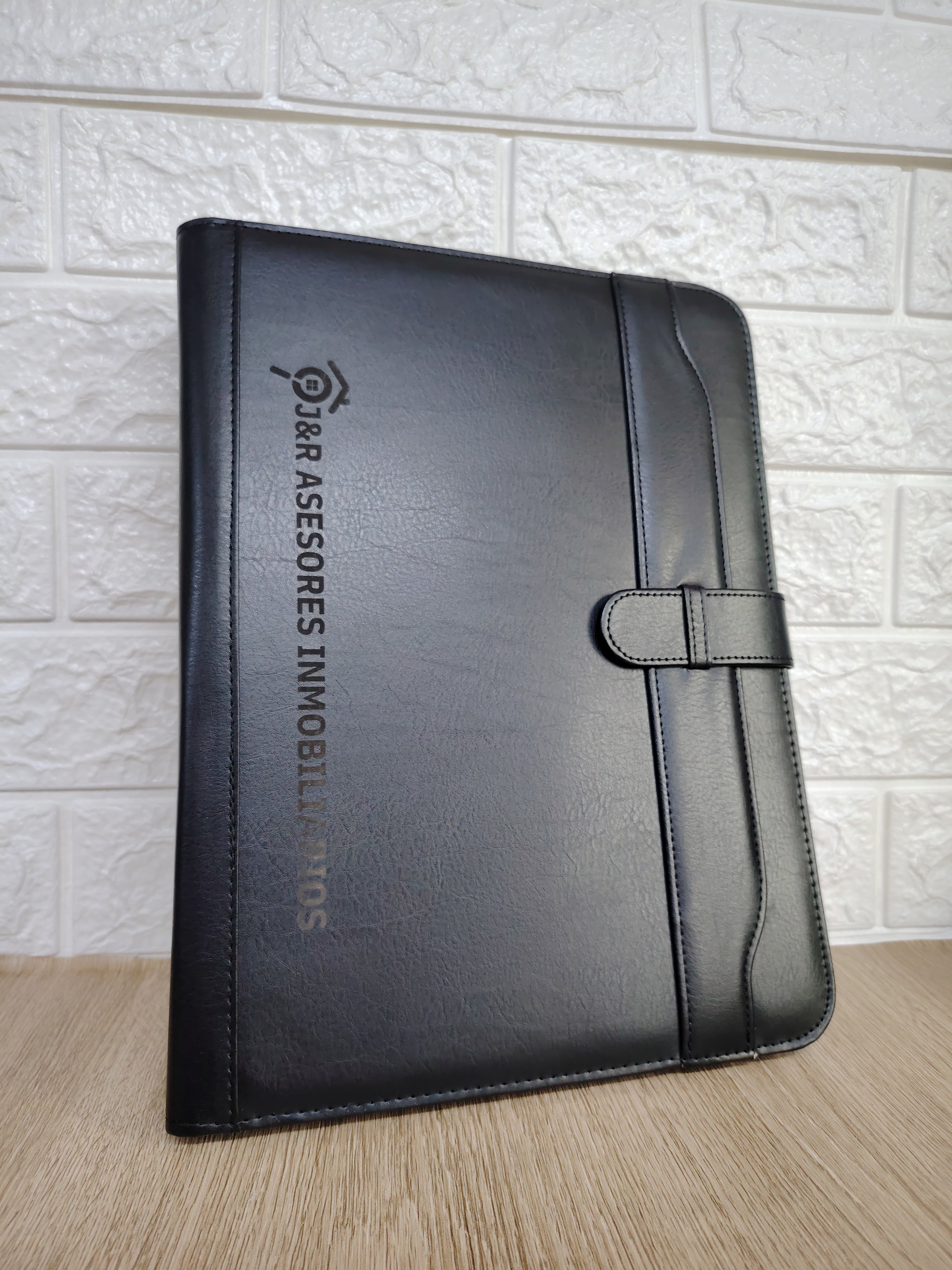 Carpeta de ecocuero Negro con accesorios