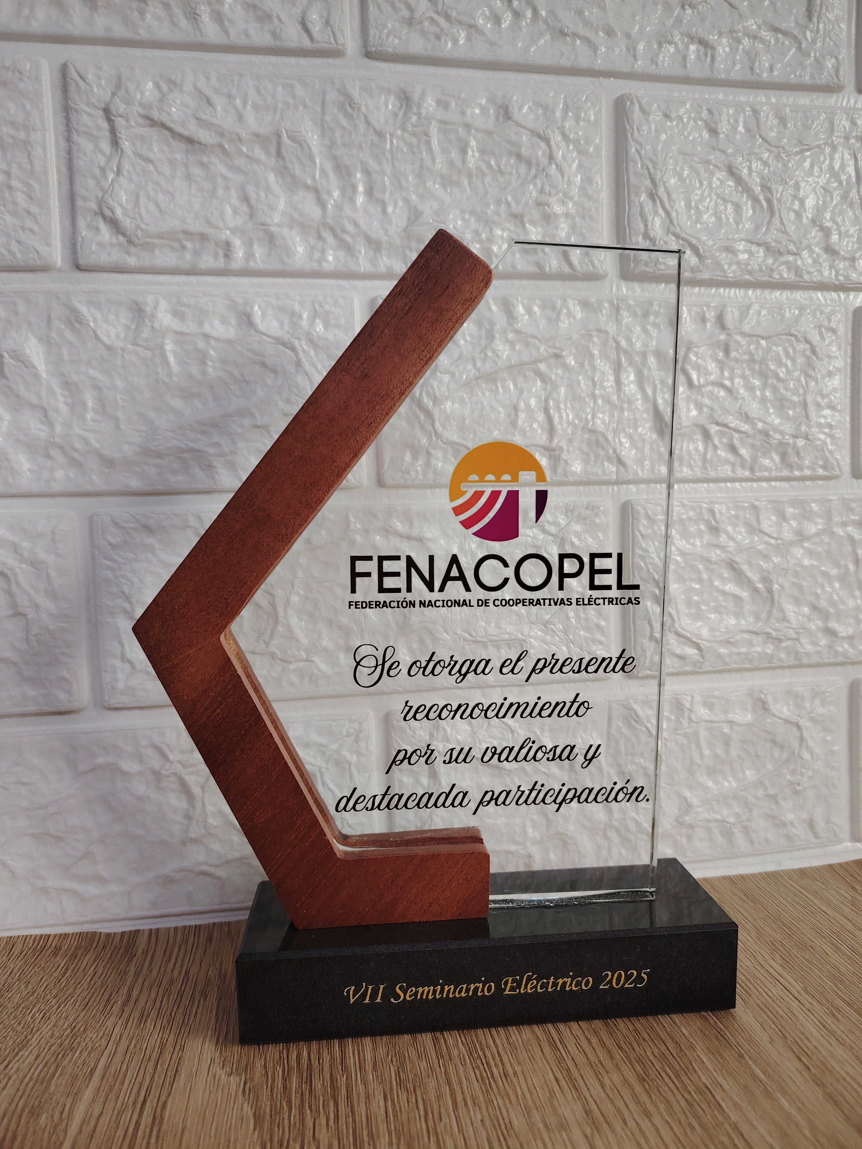 Trofeo Galvano de Madera, Mármol y Cristal "Mercx"