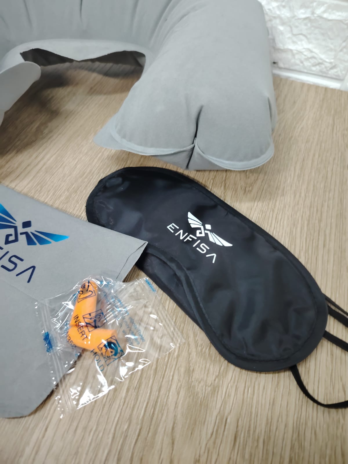 PACK DE VIAJE ALMOHADA + ANTIFAZ + TAPONES DE OÍDOS